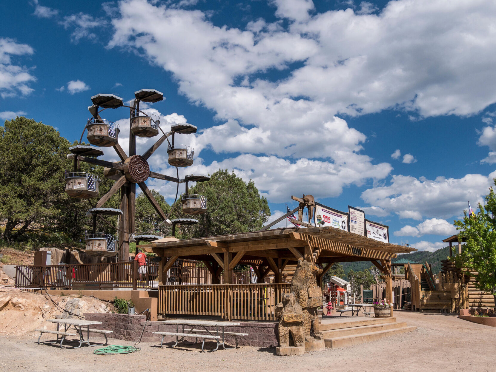 6-year-old girl dies on amusement park ride in Colorado